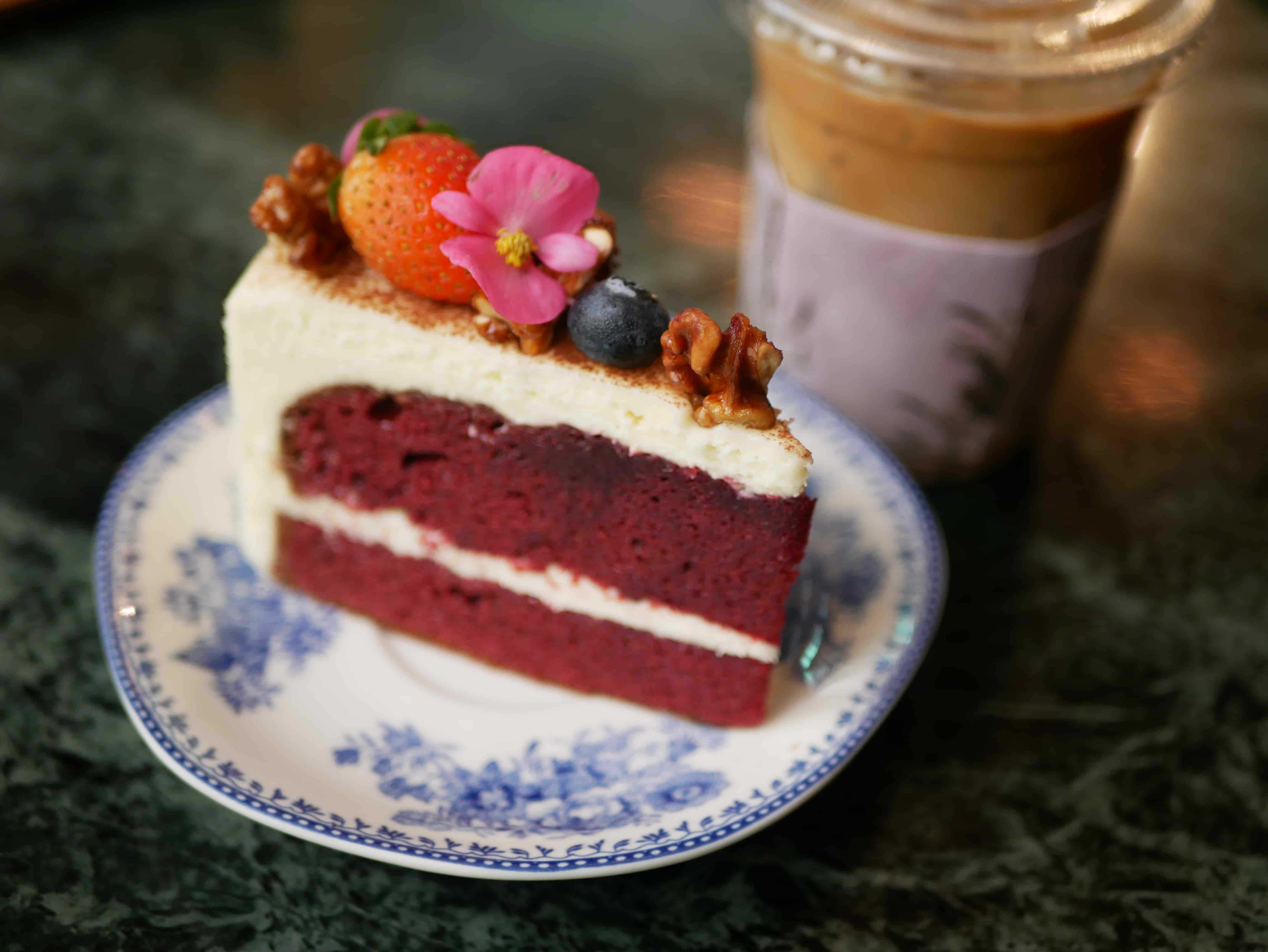 【Wallflowers Cafe】ヤワラートの近くにあるケーキが華やかで可愛いカフェ